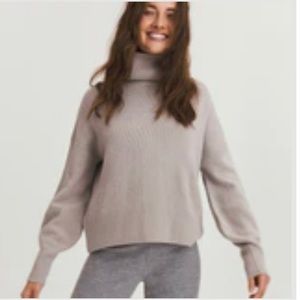 Emma oversize essential turtle neck - something navy cashmere